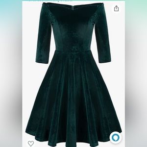 Stunning green velvet dress 👗